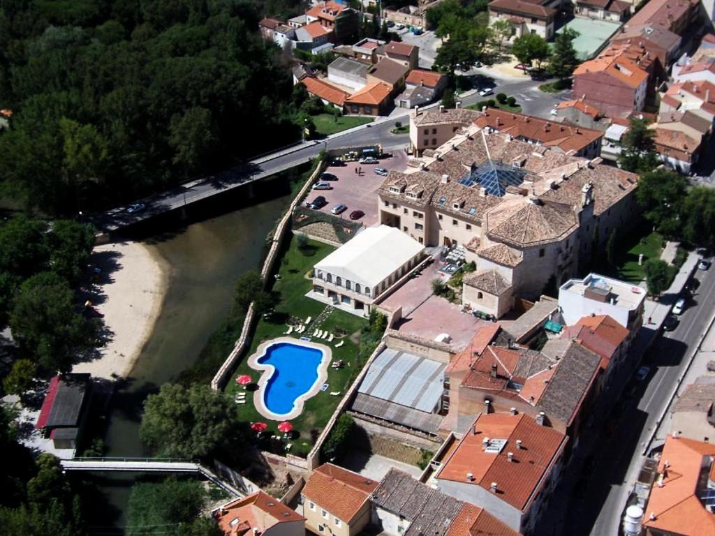 Azz Penafiel Las Claras Hotel & Spa Exterior photo